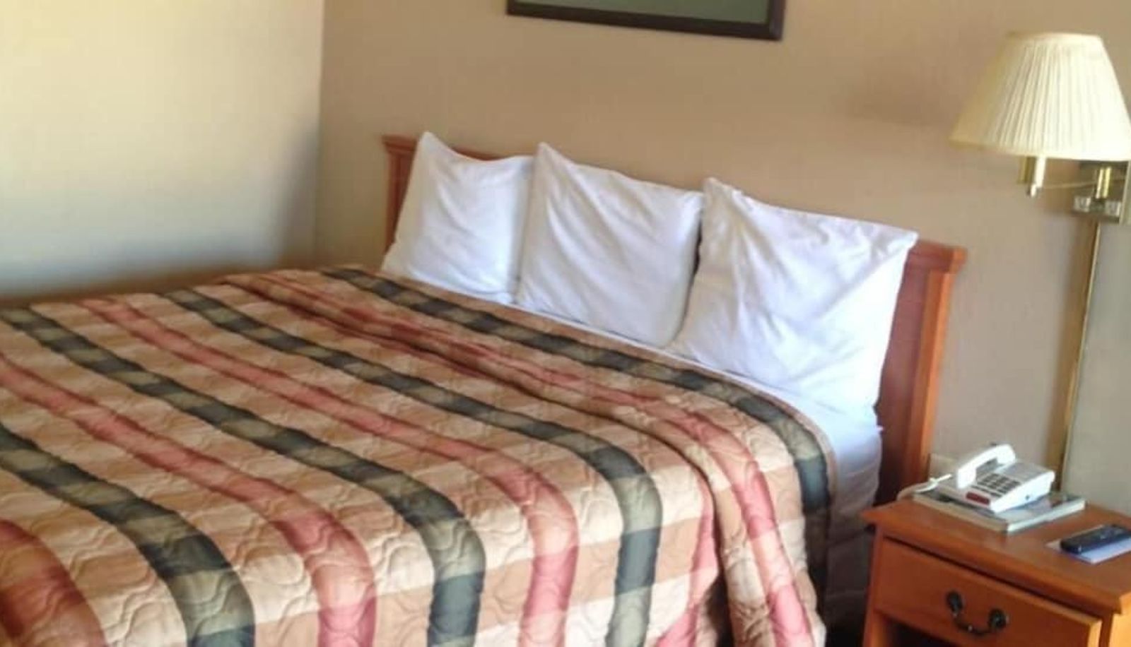 Standard room - Deluxe Inn