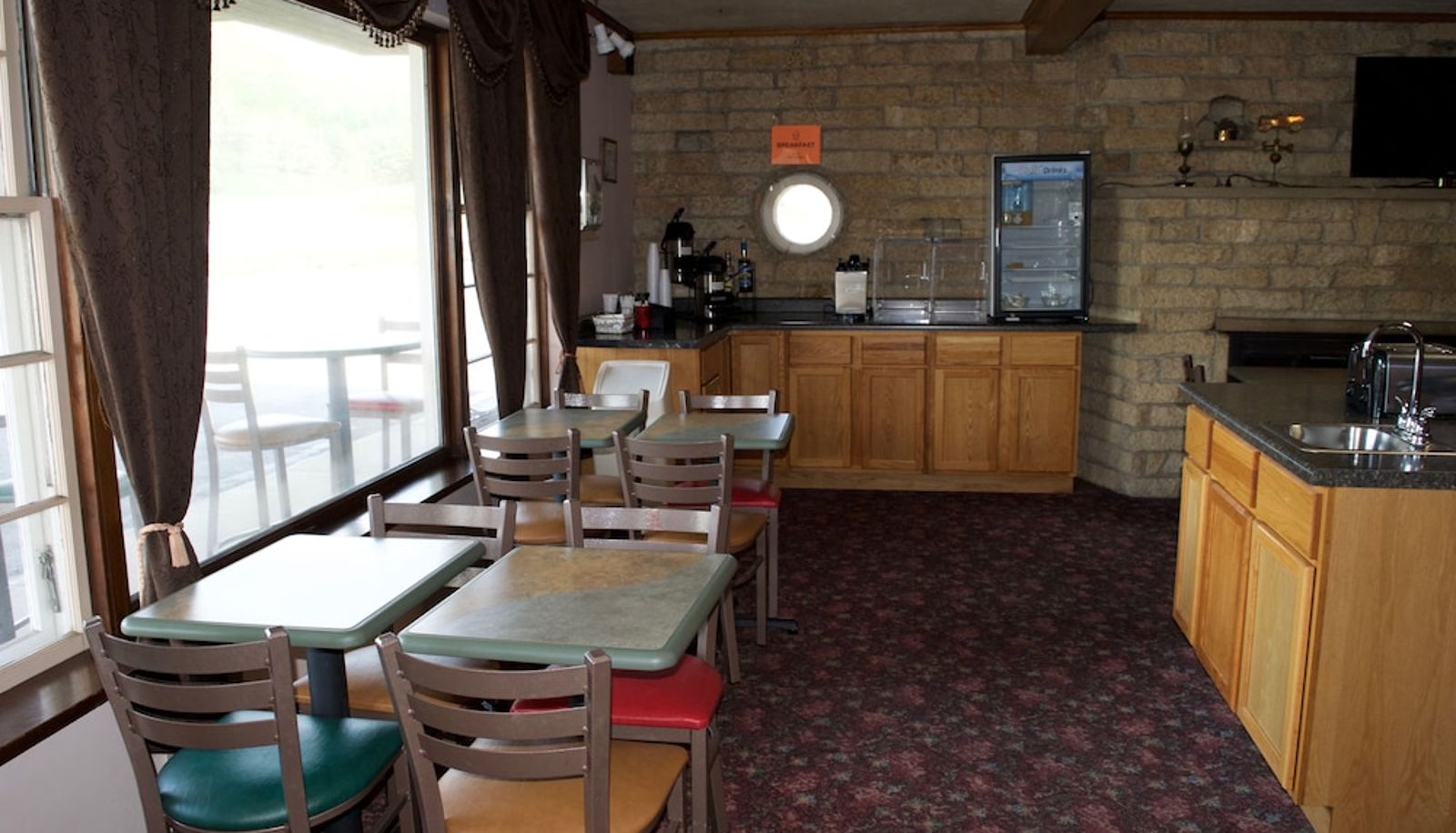 Breakfast room - St. Croix Suites - St. Croix Falls