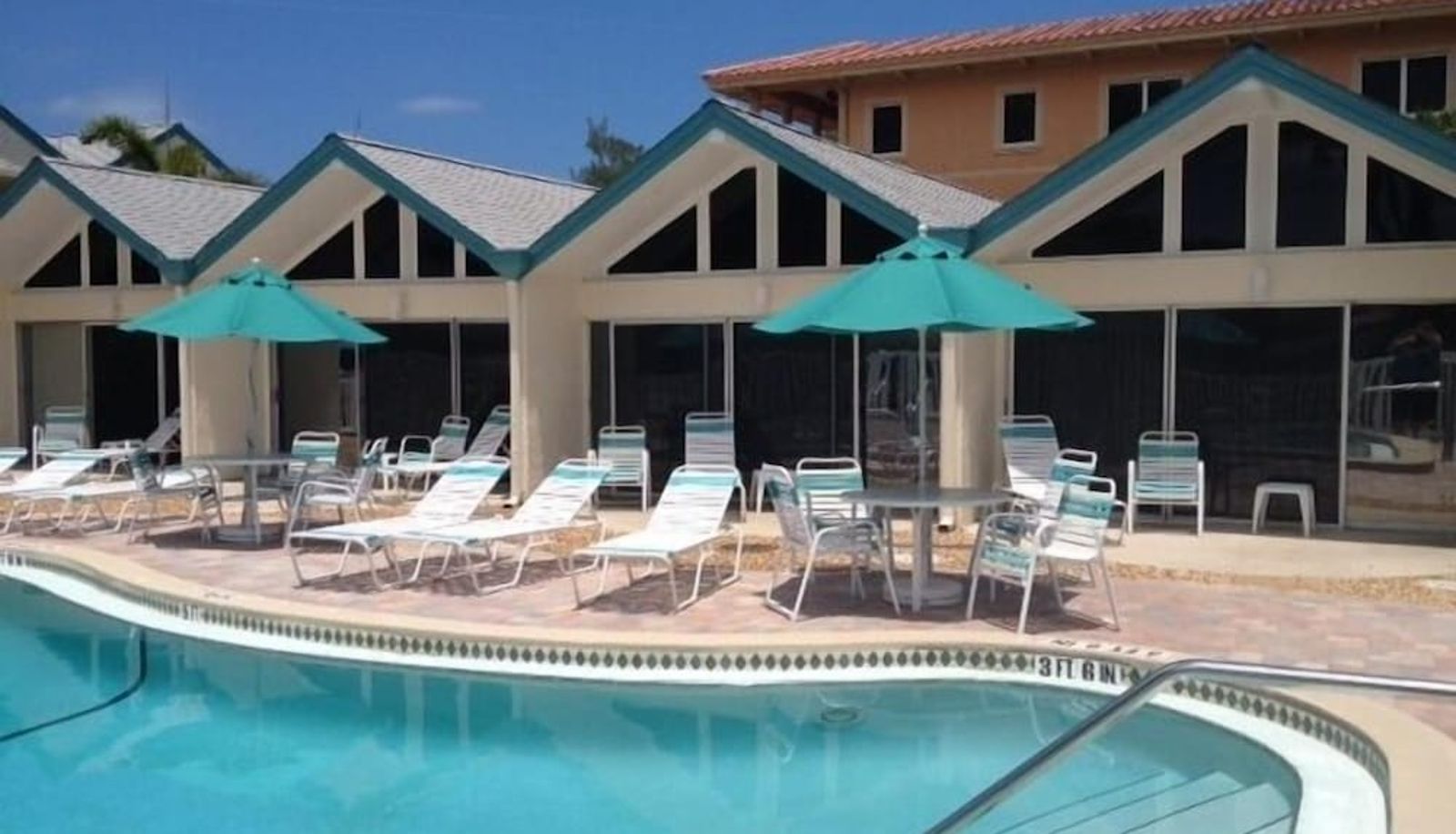 Pool - Coconuts Beach Resort