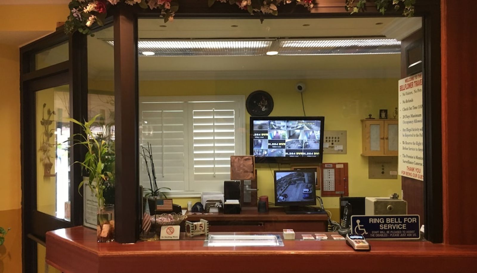 Recepción - Bellflower Travel Inn