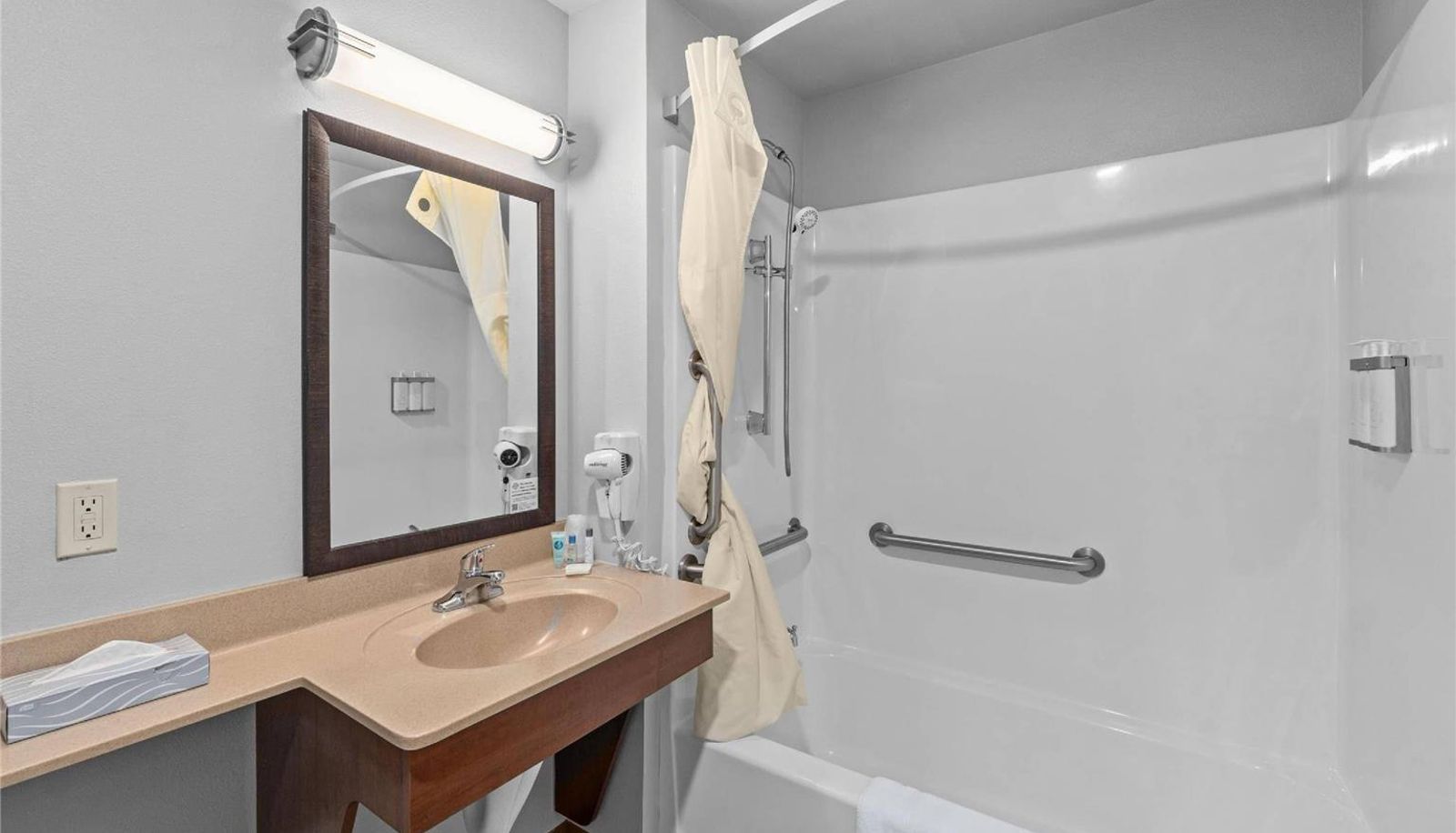 Room - MainStay Suites Spokane Valley