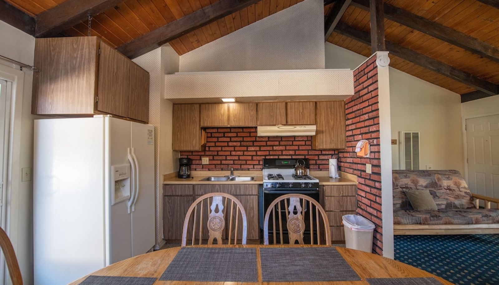 Standard room - Gull Lake Lodge