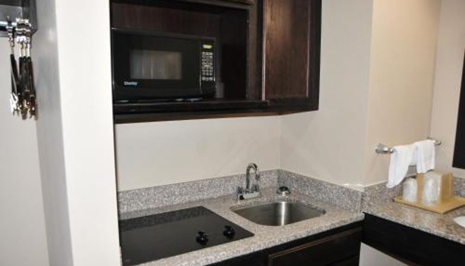 Zimmer - Paradise Inn & Suites