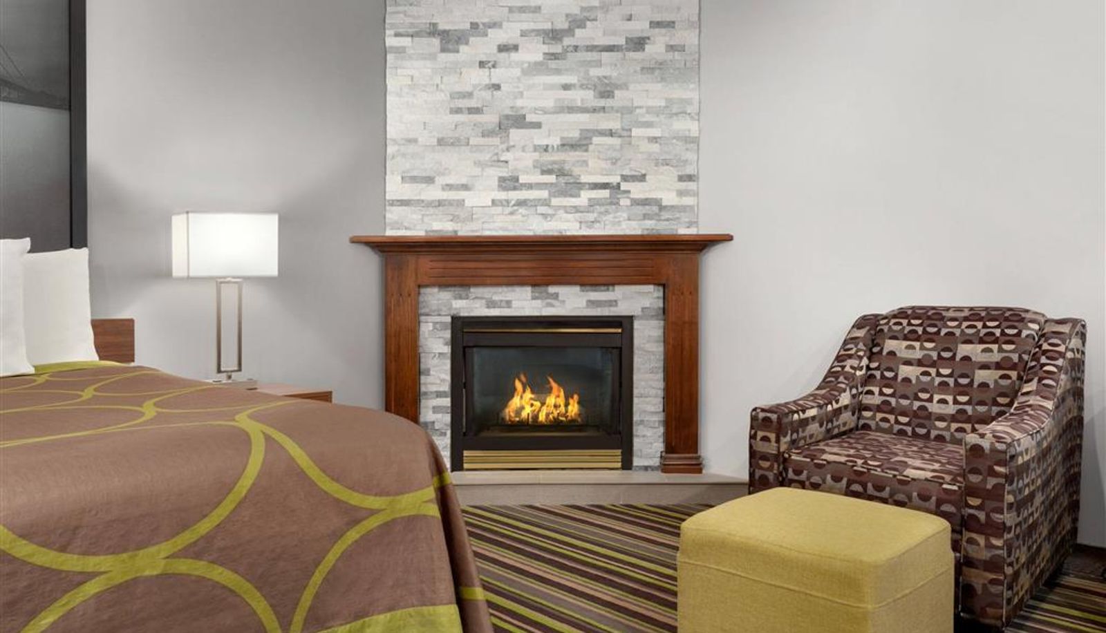 Room - Super 8 by Wyndham Windsor/Dougall