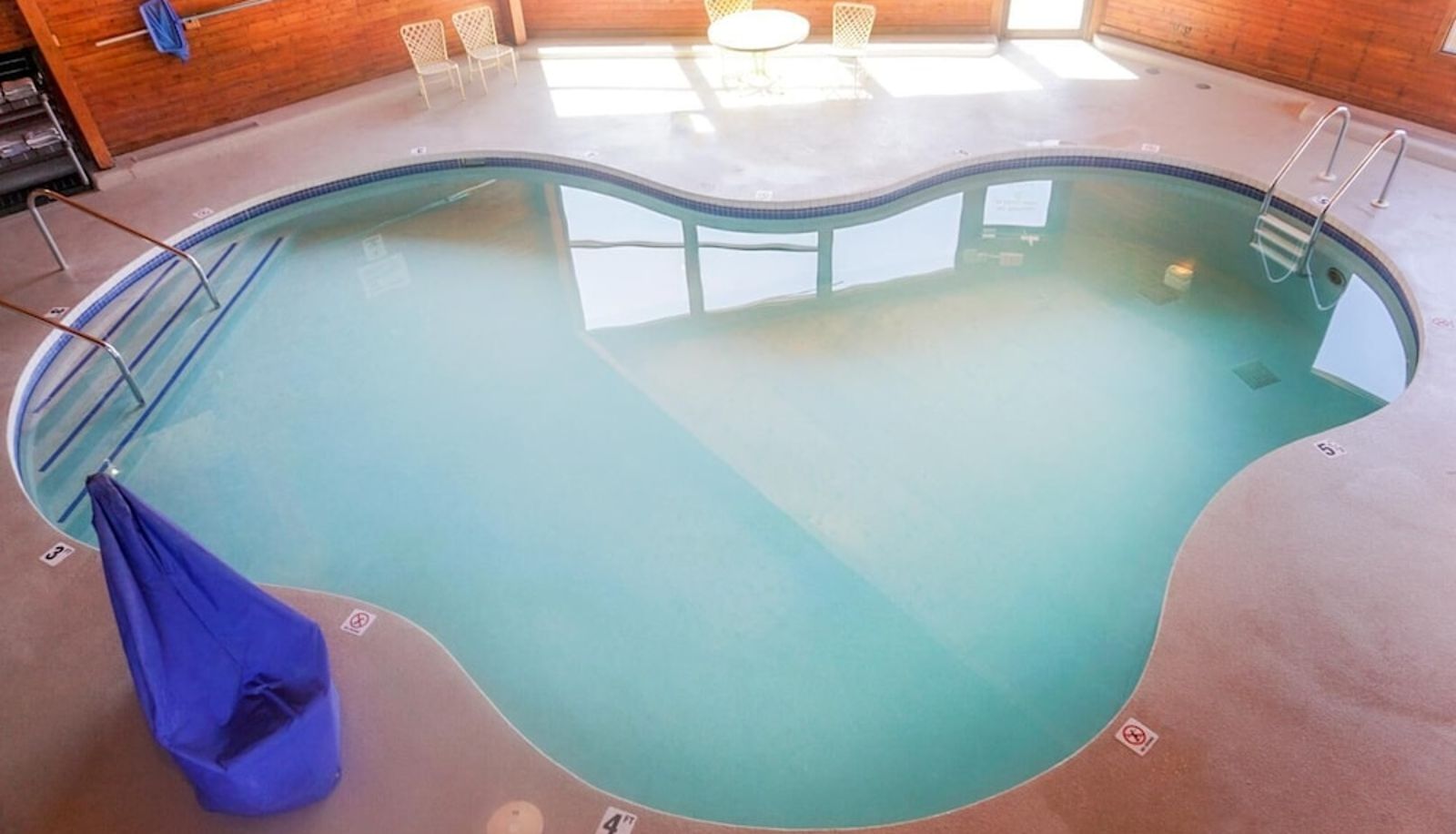 Piscina - Cedar Motor Inn