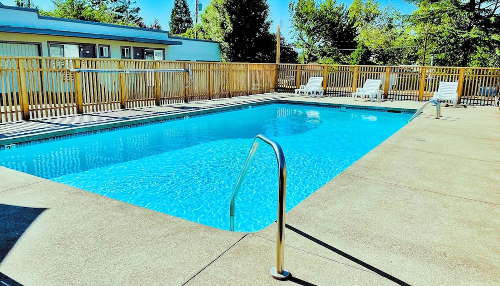 Pool - Ashland Motel - Oregon