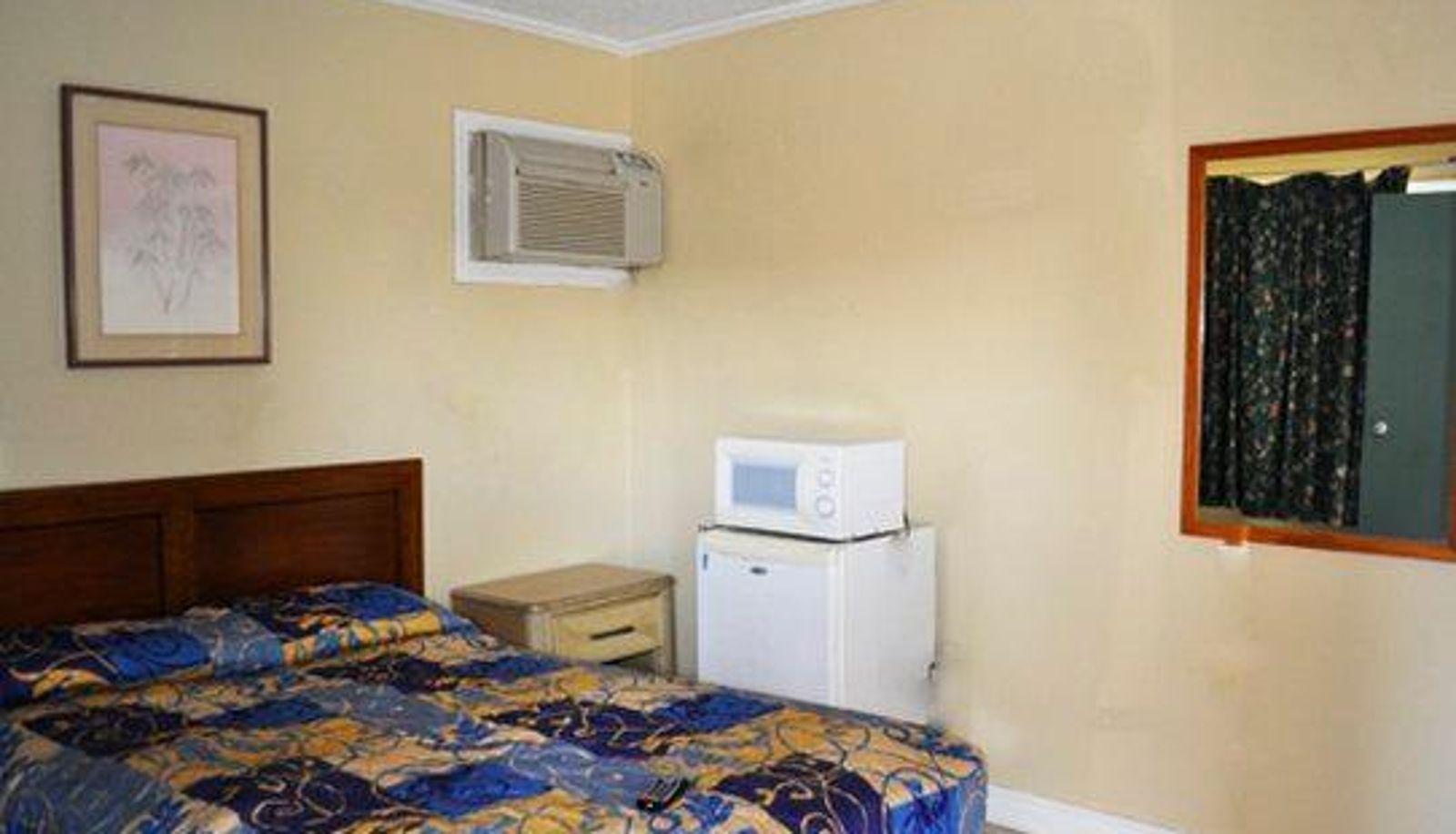 Room - Calypso Motor Inn
