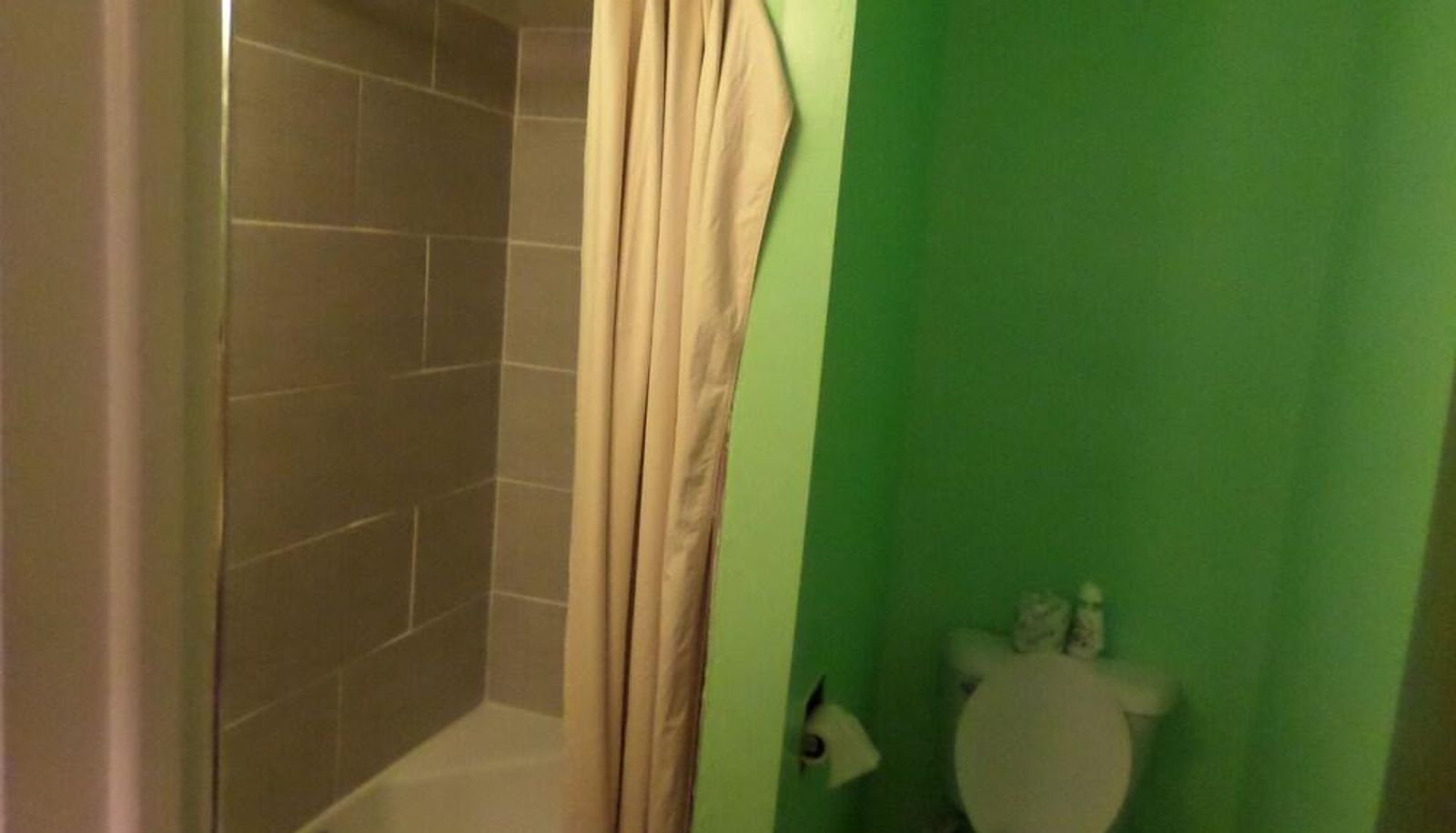 Standard room - Broadway Motel