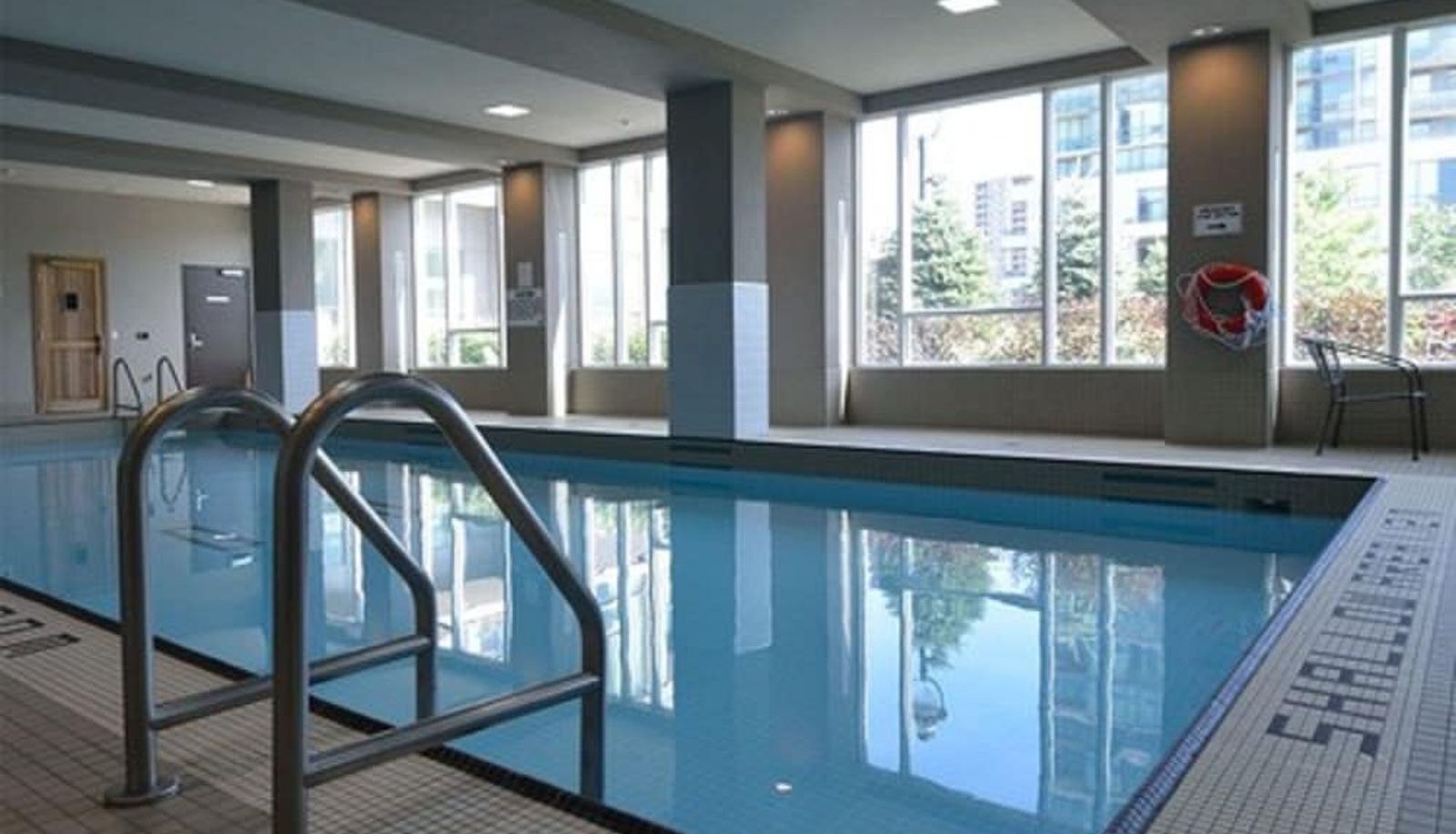 Piscina - Pathway Suites