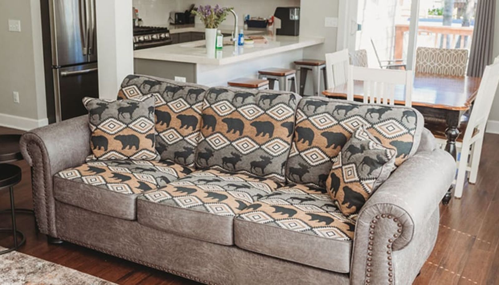 Info - Alaskan Suites