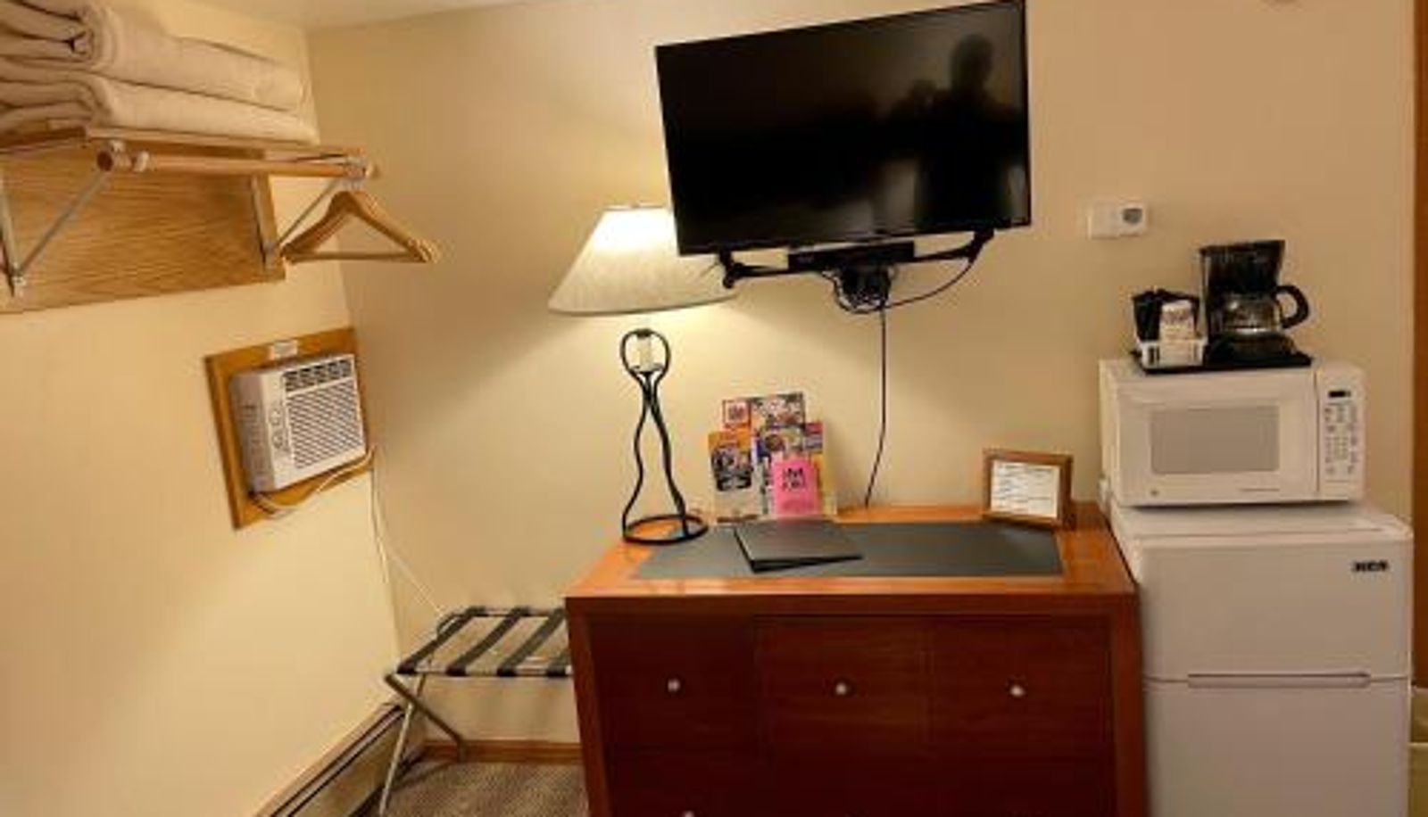 Standard room - Whitetail Creek Resort