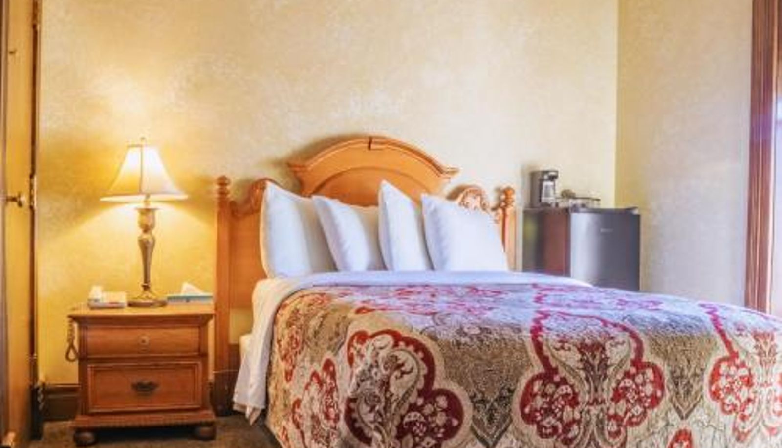 Room - Historic Bullock Hotel