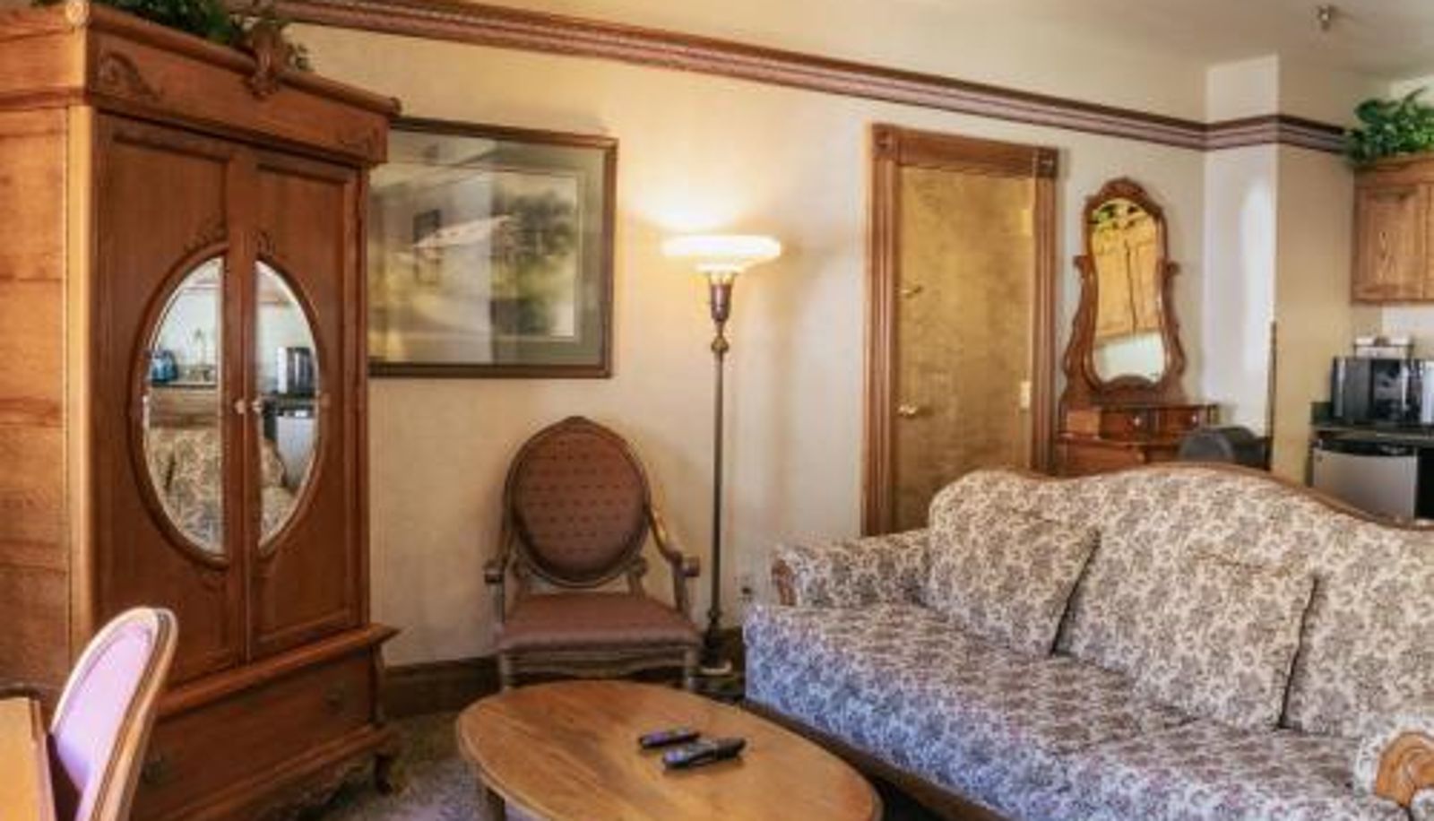 Room - Historic Bullock Hotel