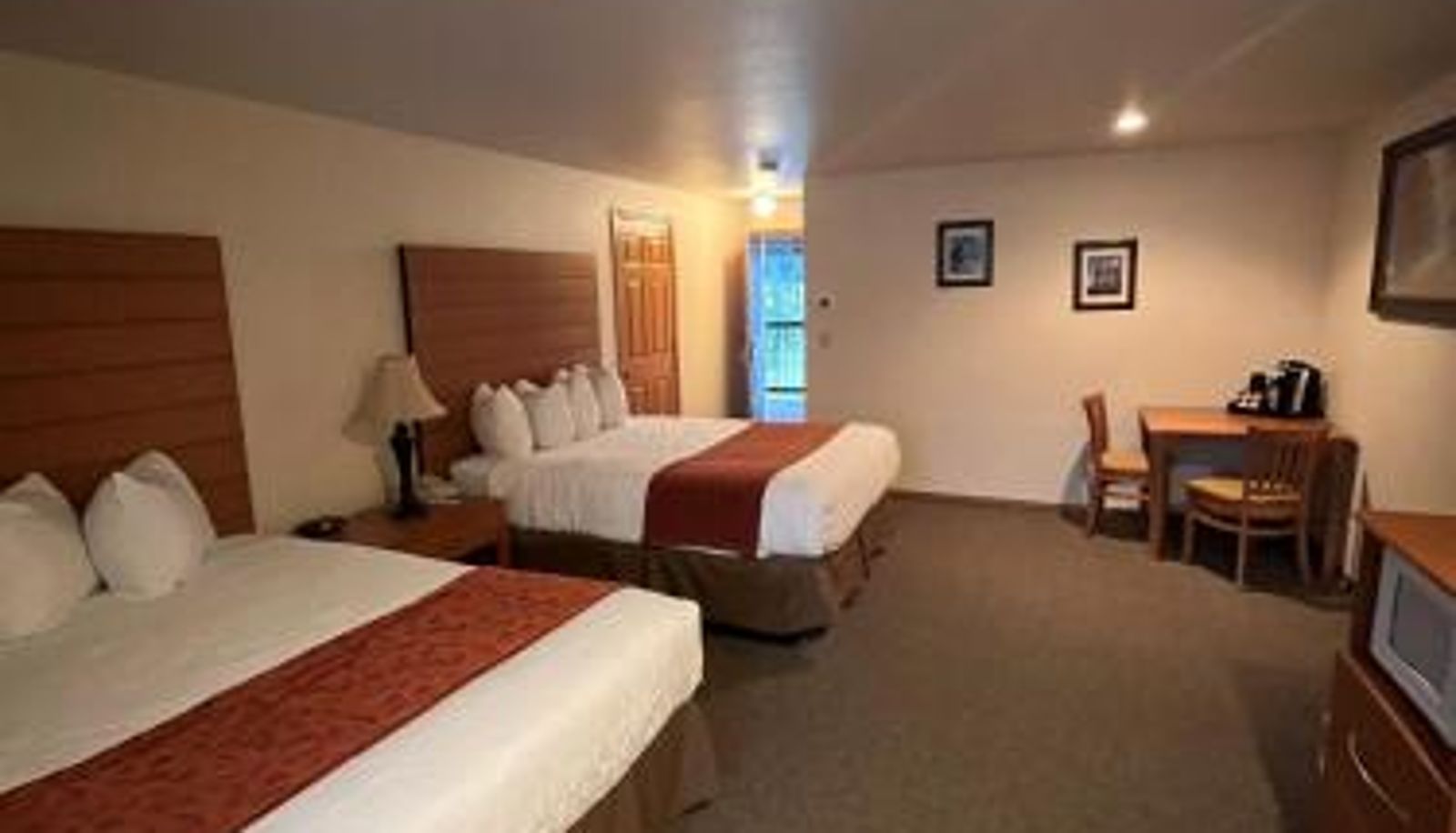 Room - Seasons Motel