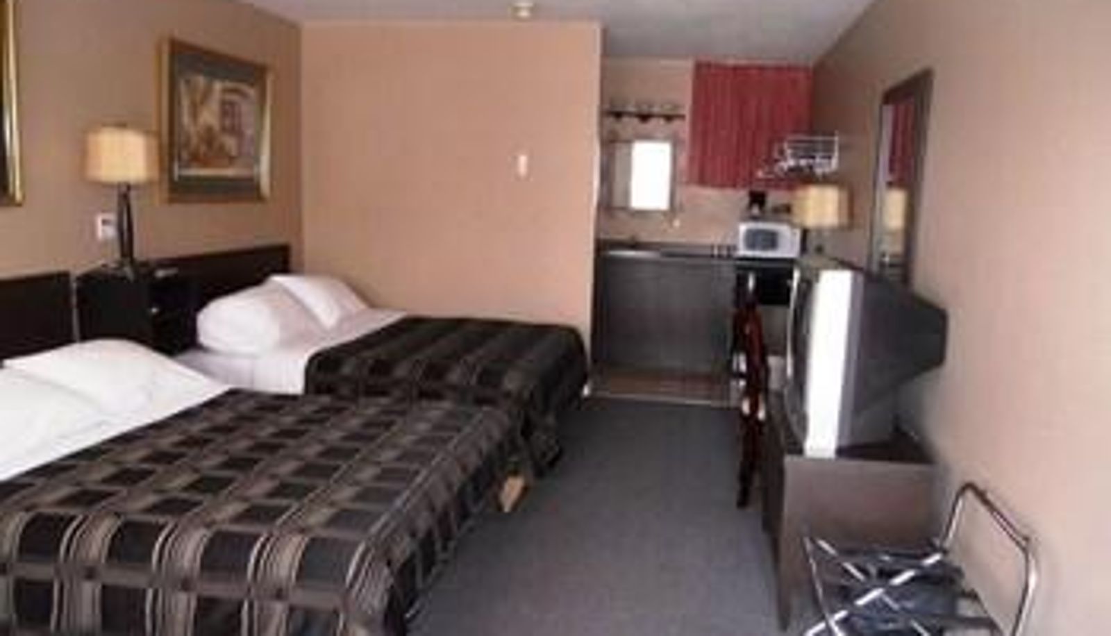 Camera standard - Canadiana Inn