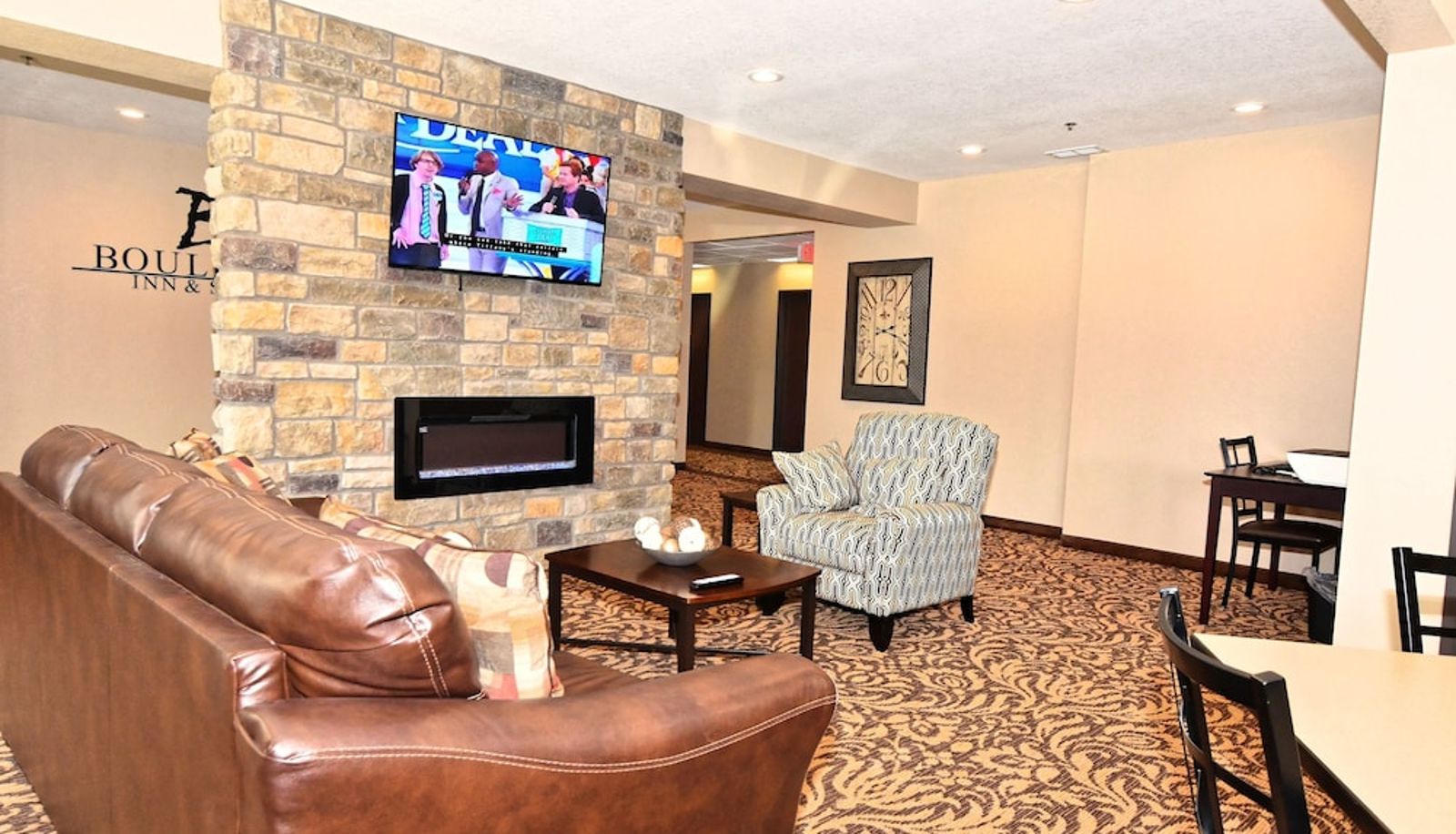 Hall - Cobblestone Inn & Suites - Clarion