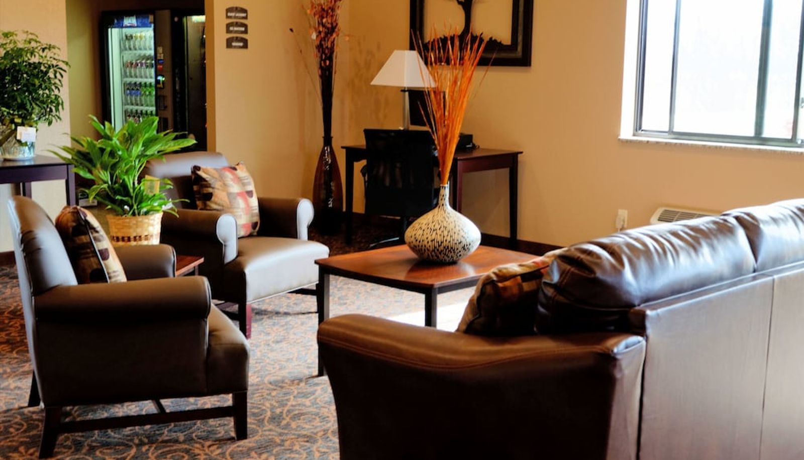 Hall - Cobblestone Inn & Suites - Denison | Oak Ridge