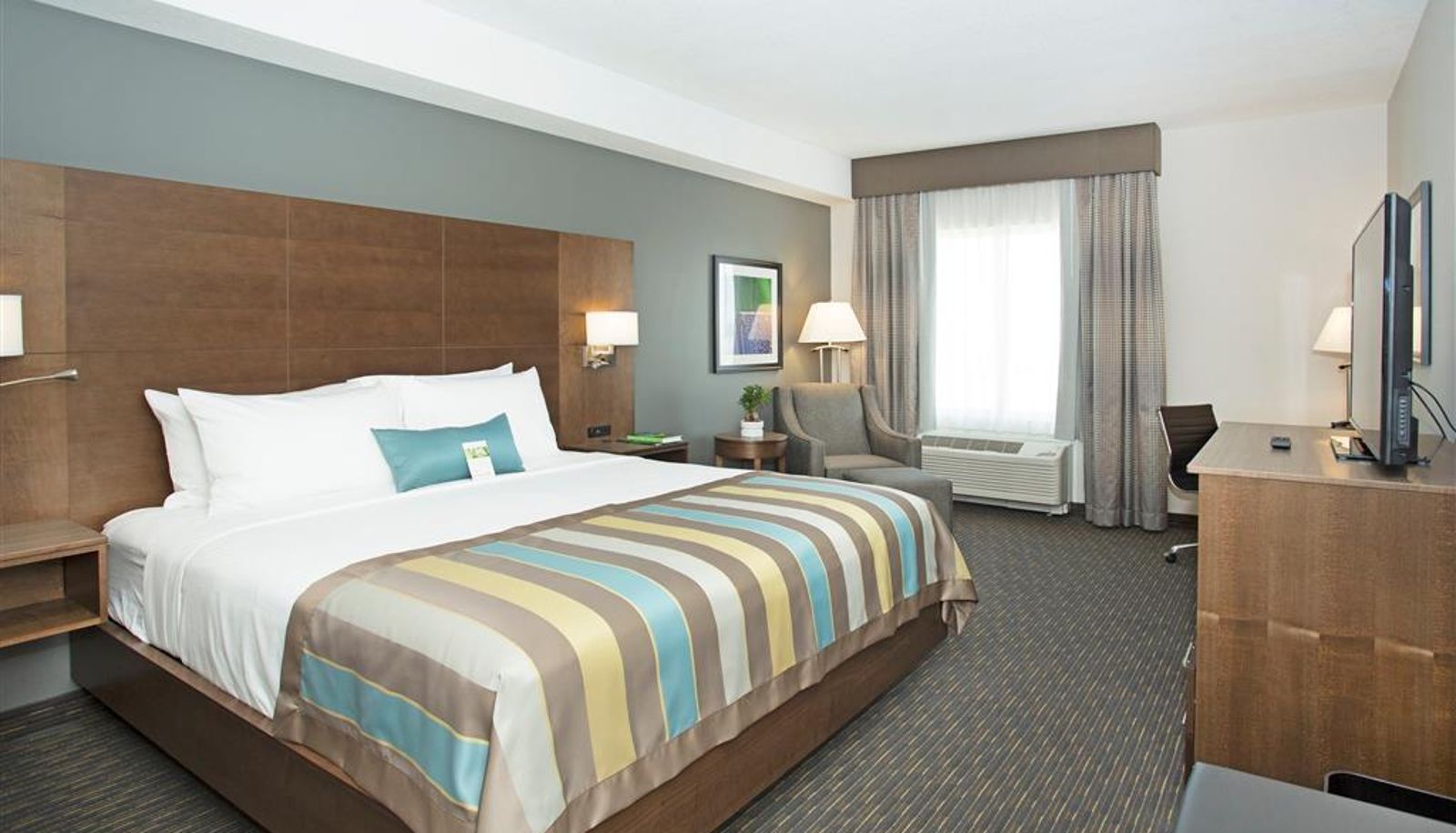 Room - Wingate by Wyndham Calgary Airport
