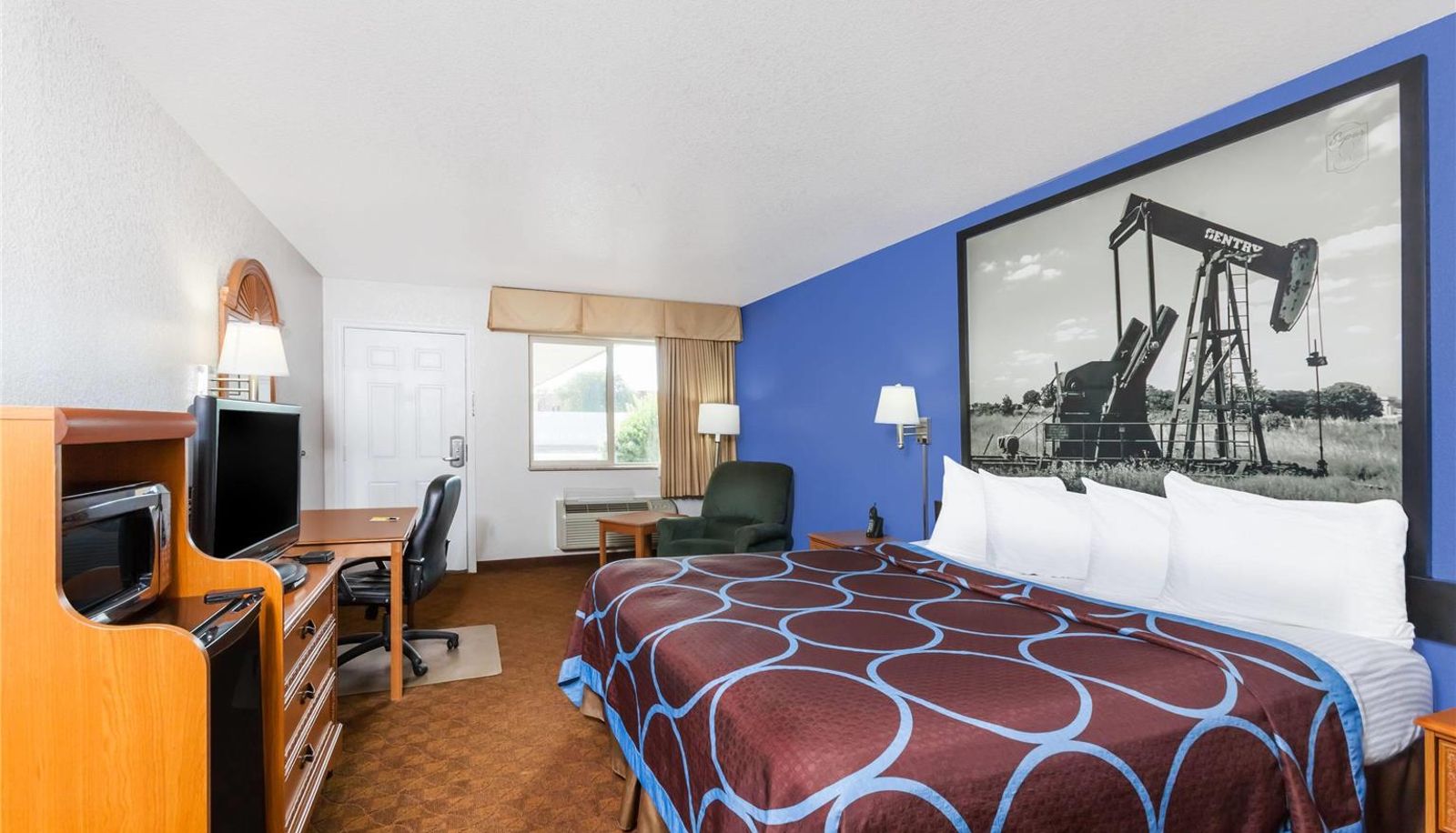 Suite - Super 8 by Wyndham Cleburne