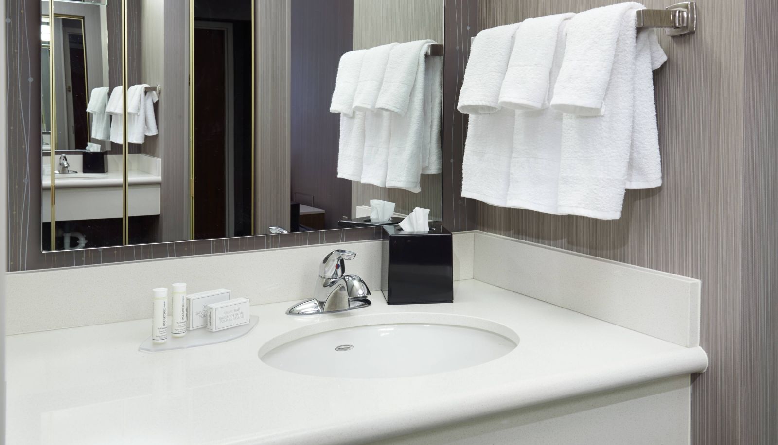 Pokój - Courtyard by Marriott Cleveland Airport North