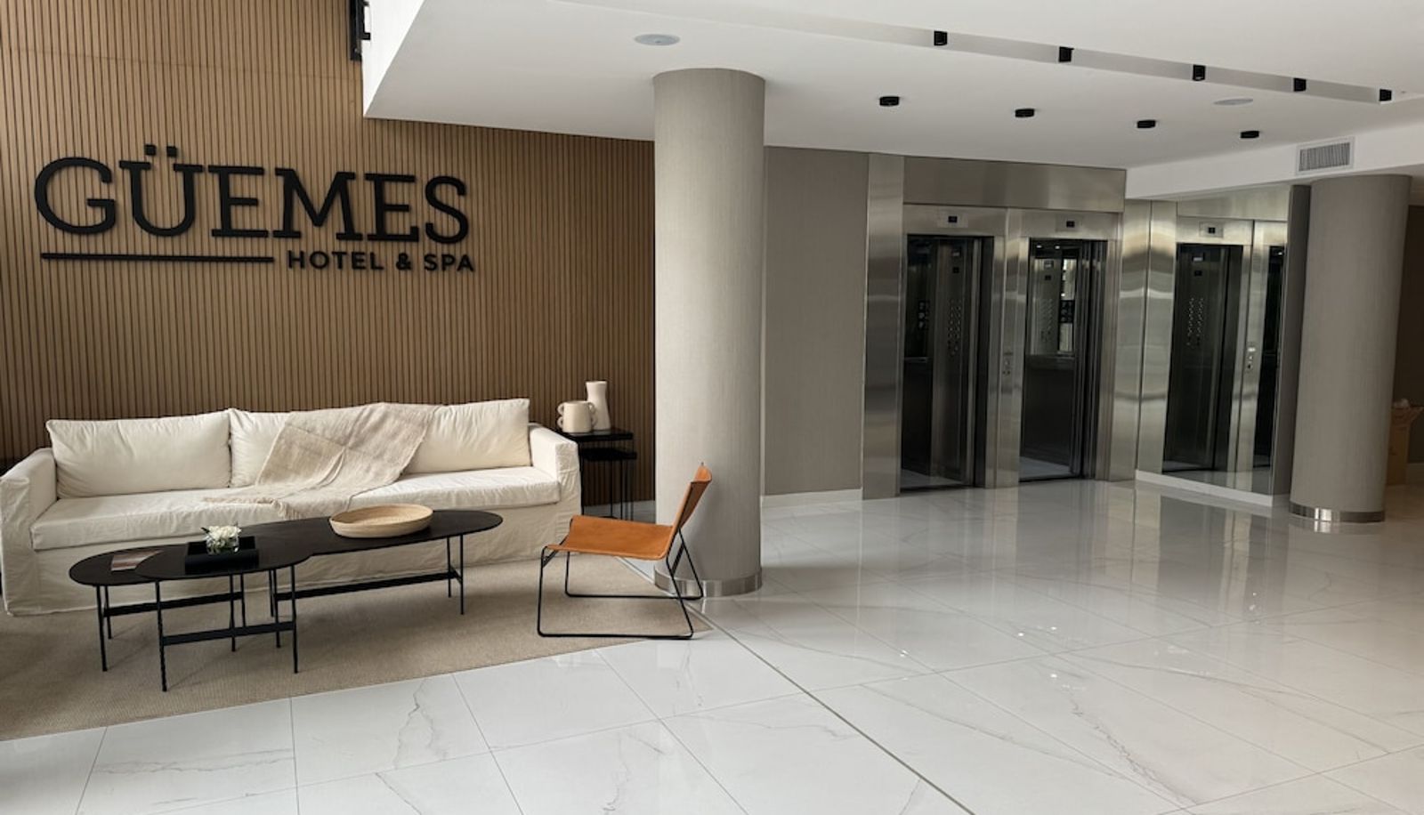 Reception - Guemes Hotel & Spa