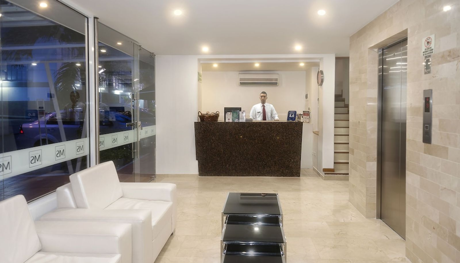 Reception - Basic Hotel Centenario by Hoteles MS