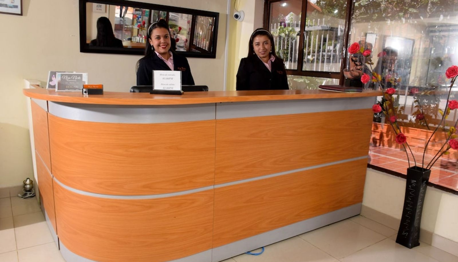 Rezeption - Niza Norte Apartments and Suites