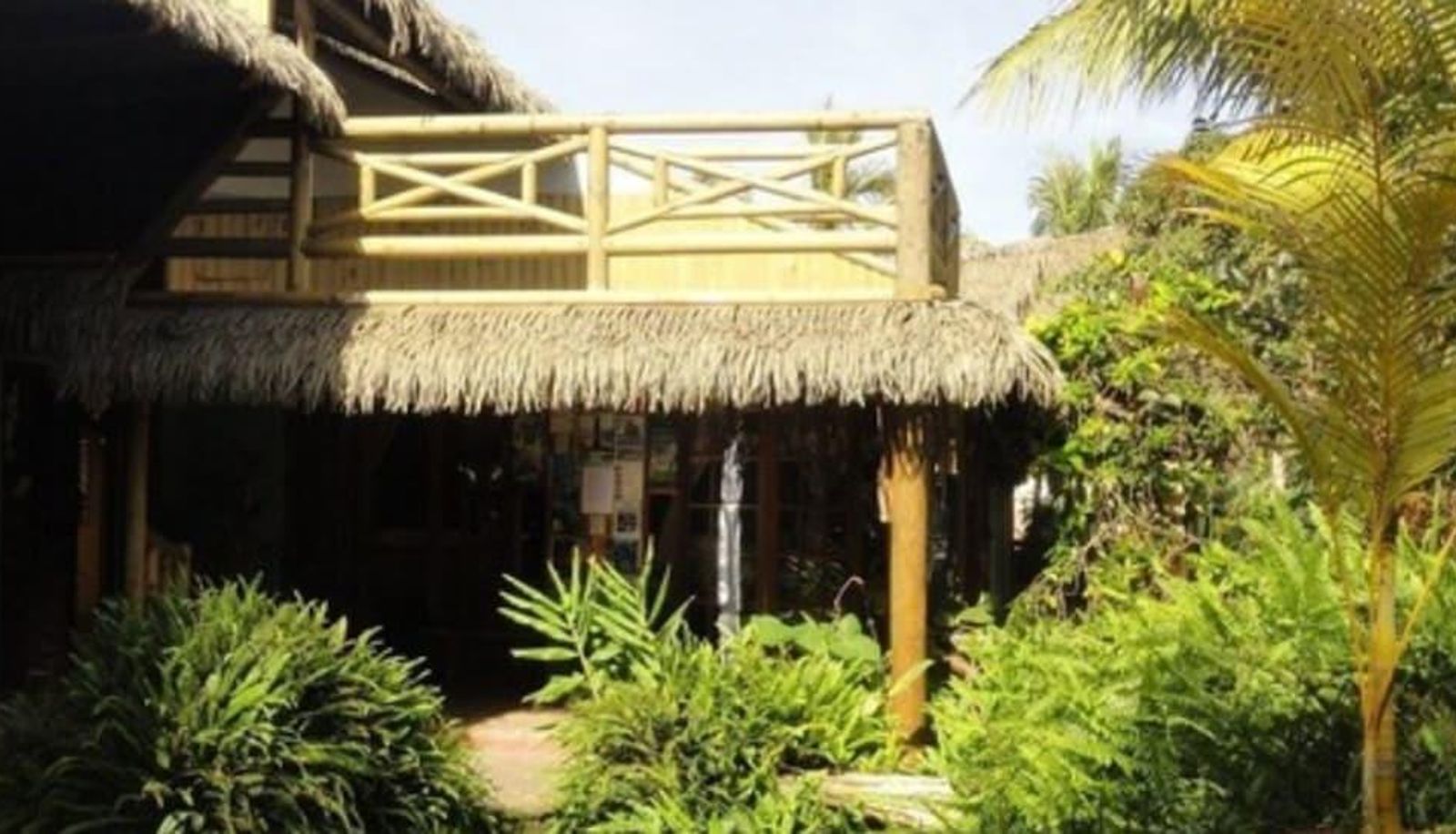 Hotel outdoor area - Hotel Manavai
