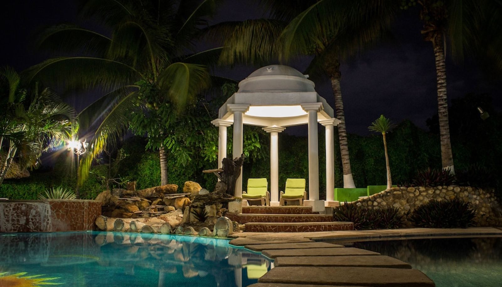 Pool - Suites & Hotel Punta Esmeralda
