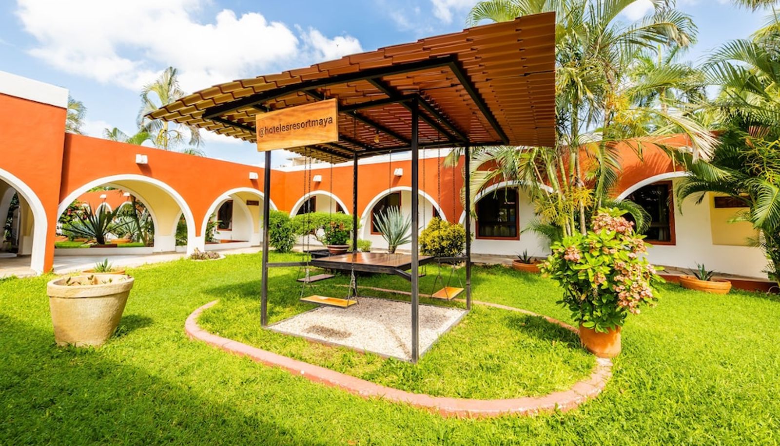 Piscina - Hotel Hacienda Inn Aeropuerto