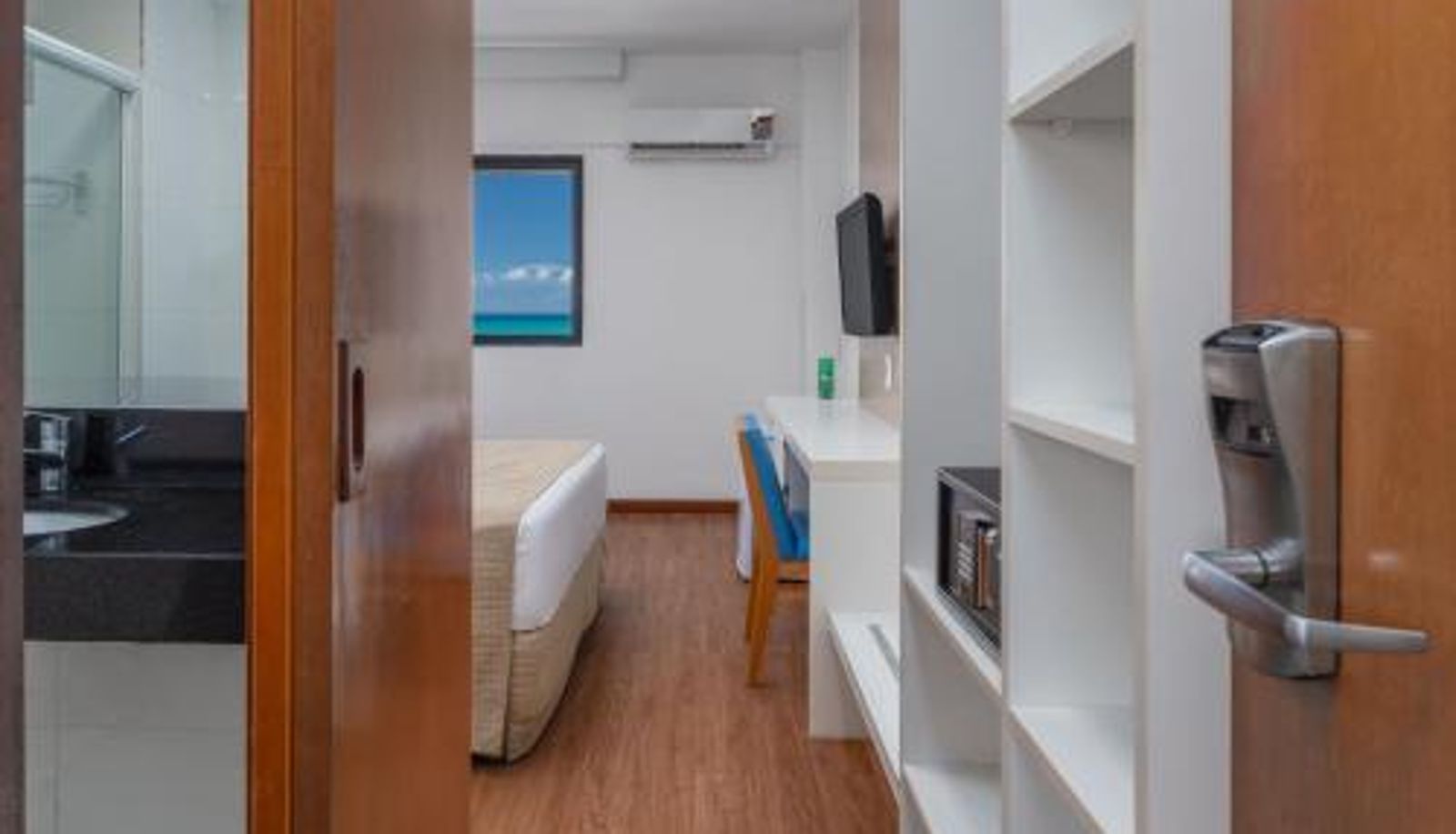 Room - Palms Ponta Verde by Tropicalis