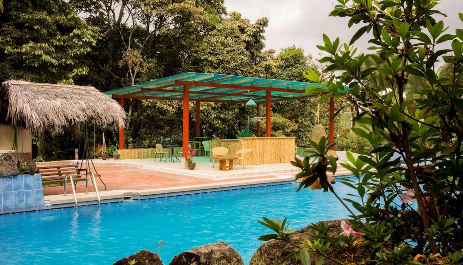 Pool - Yumbo Love Experience