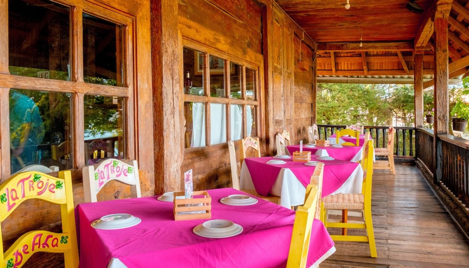 Restaurant - Zirahuen Forest And Resort