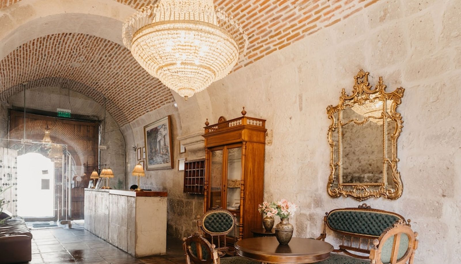 Reception - La Hostería