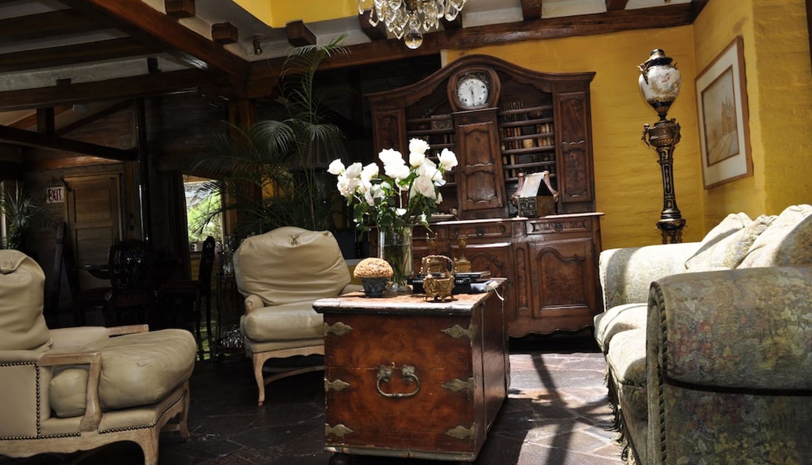 Hall - Hacienda Rumiloma