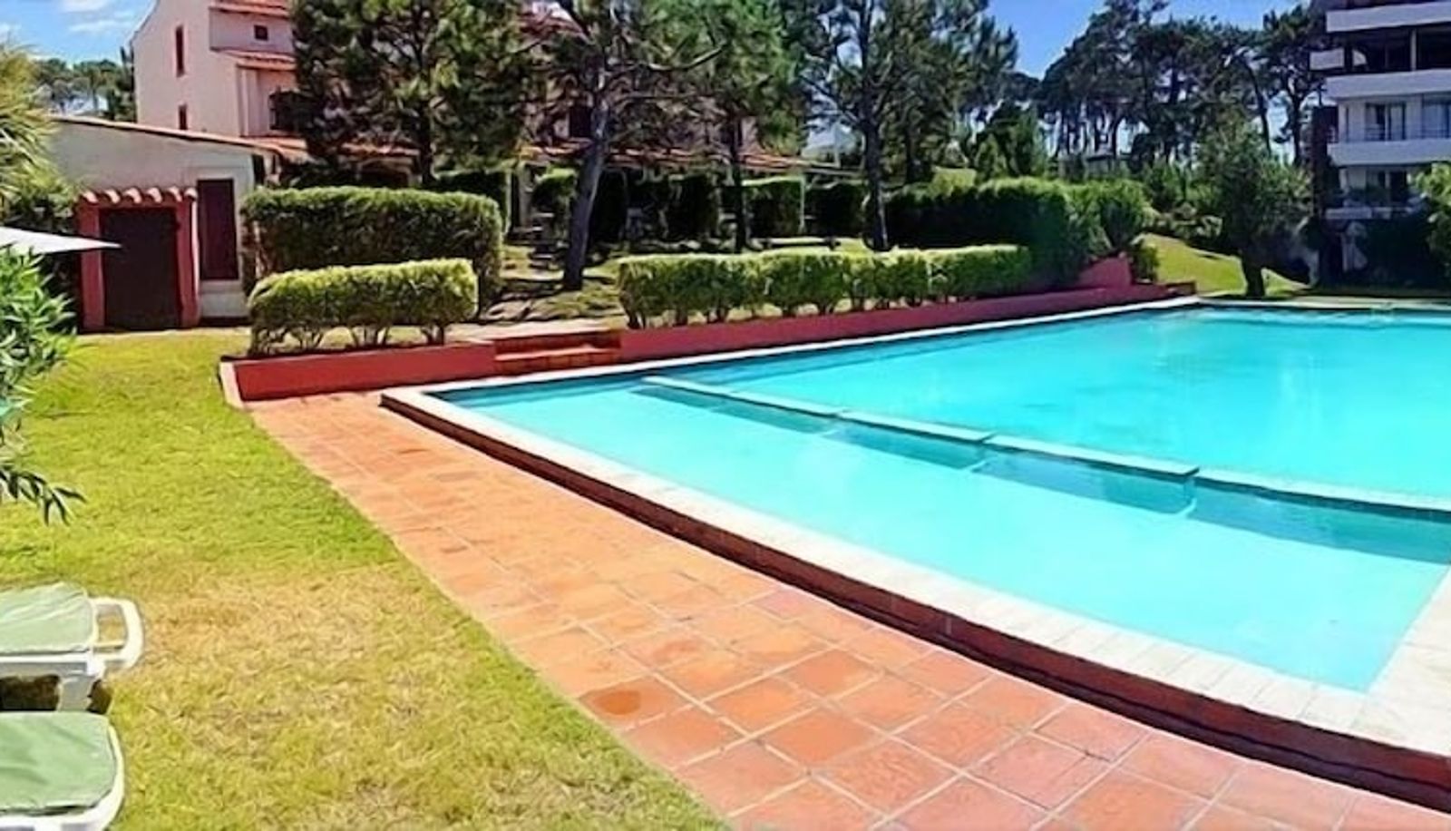 Pool - Les Chalets Apart Hotel