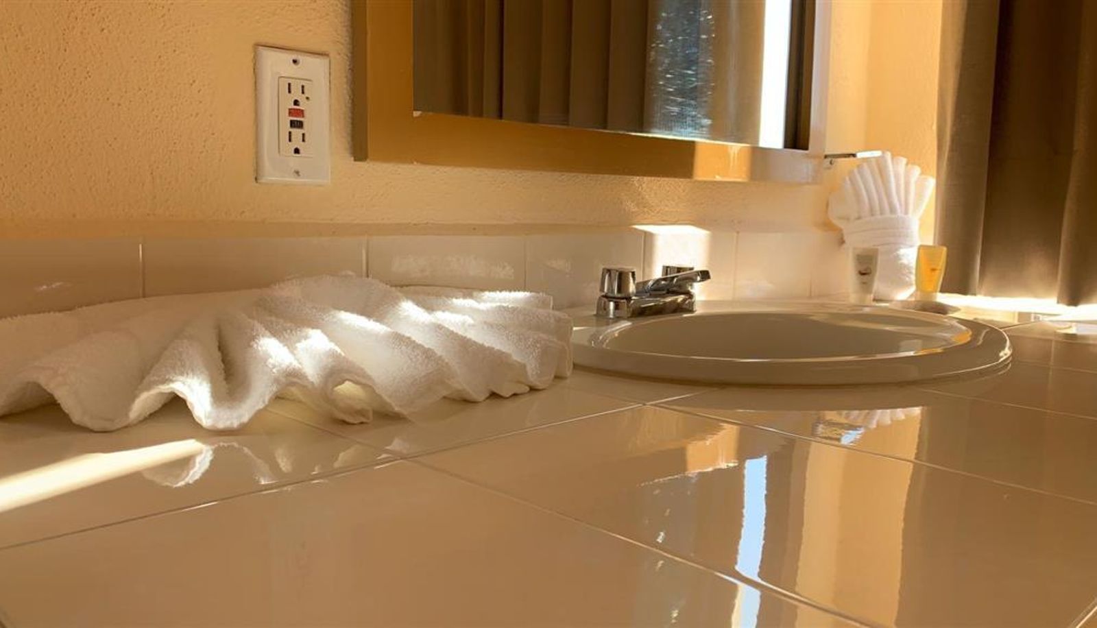 Interior view - Sunrock Hotel and Suites