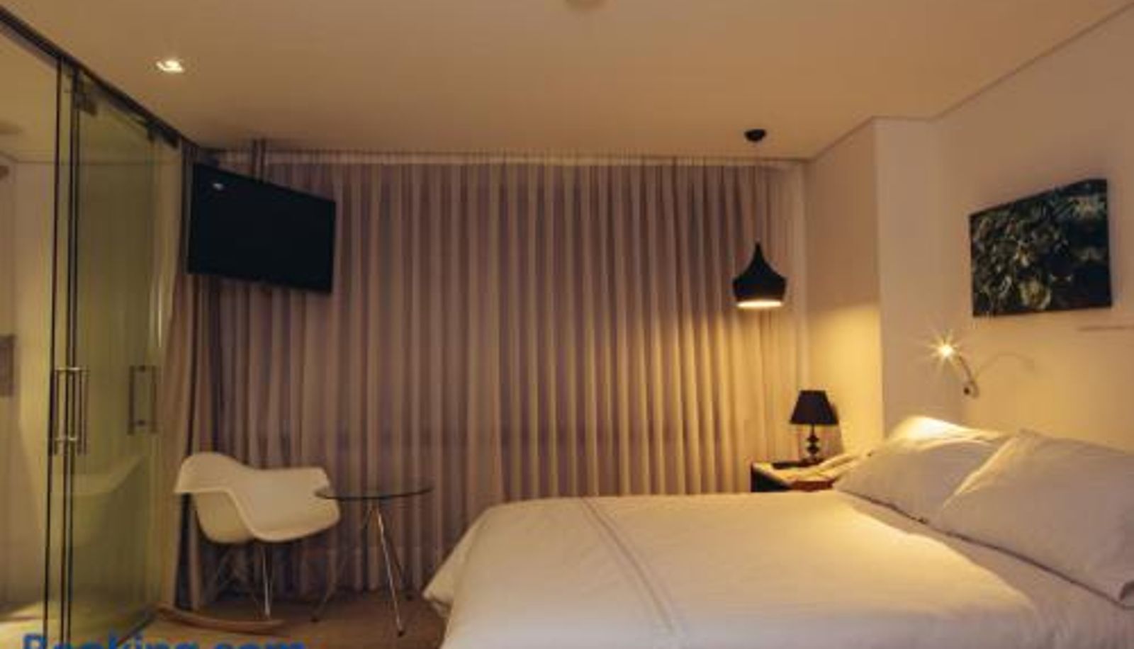 Camera - The Grace Hotel