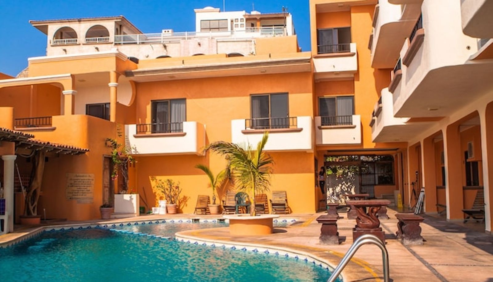Pool - The Alondra Hotel
