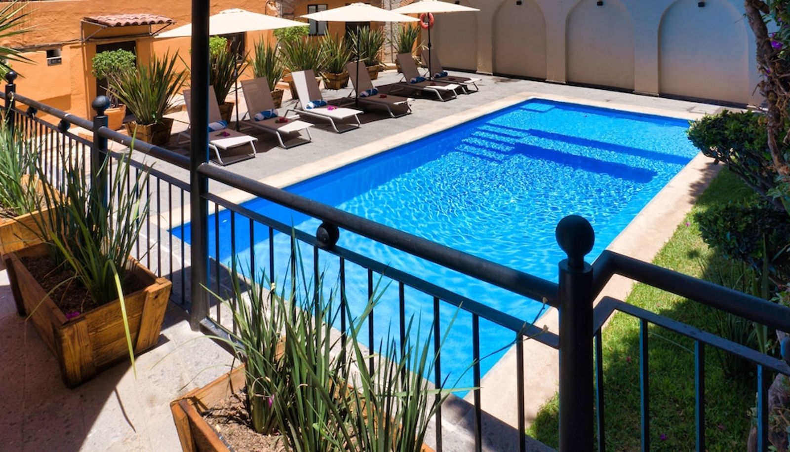 Pool - Hotel Abadía Plaza
