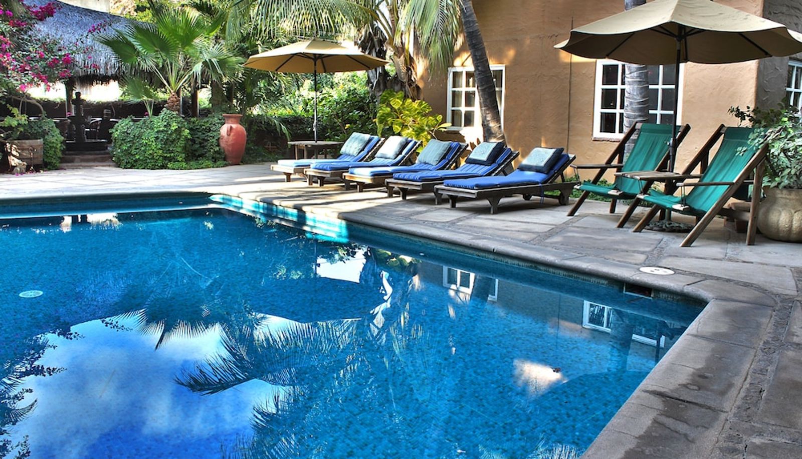 Piscina - The Bungalows Hotel