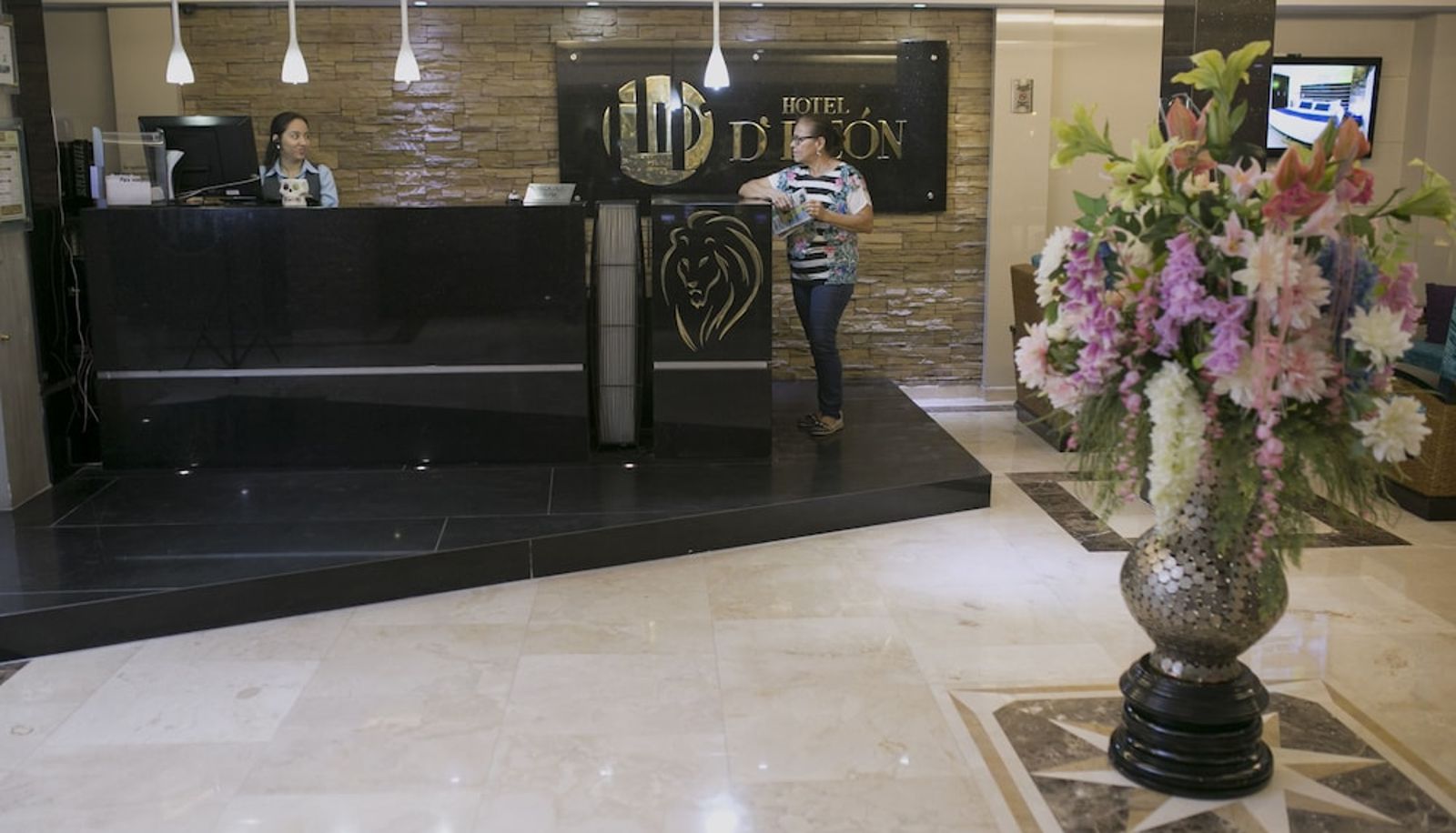 Hall - Hotel de León