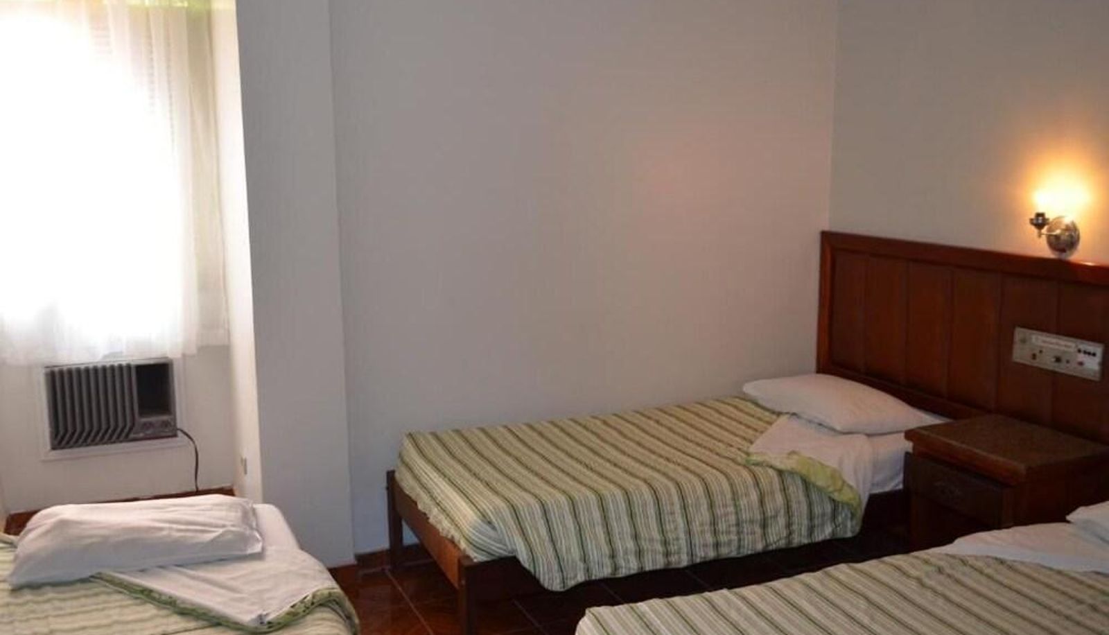 Standard room - Reinales Plaza Hotel