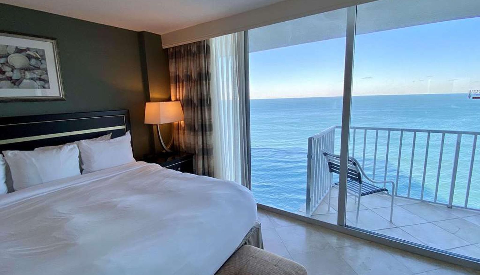 Suite - Radisson Suite Hotel Oceanfront