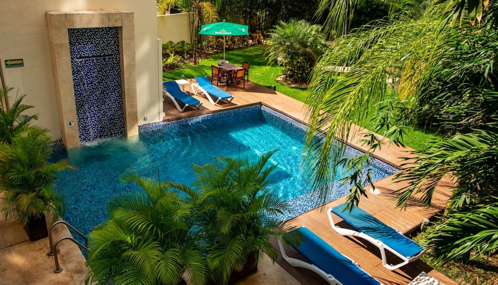Piscina - Hotel Meson de la Luna