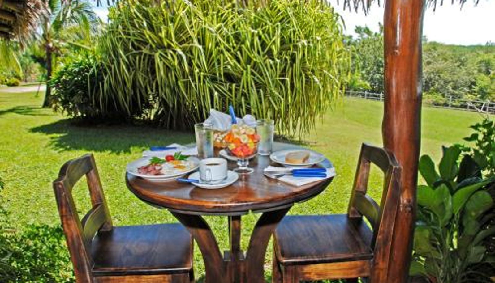 Salle de petit-déjeuner dans le restaurant - Guacamaya Lodge