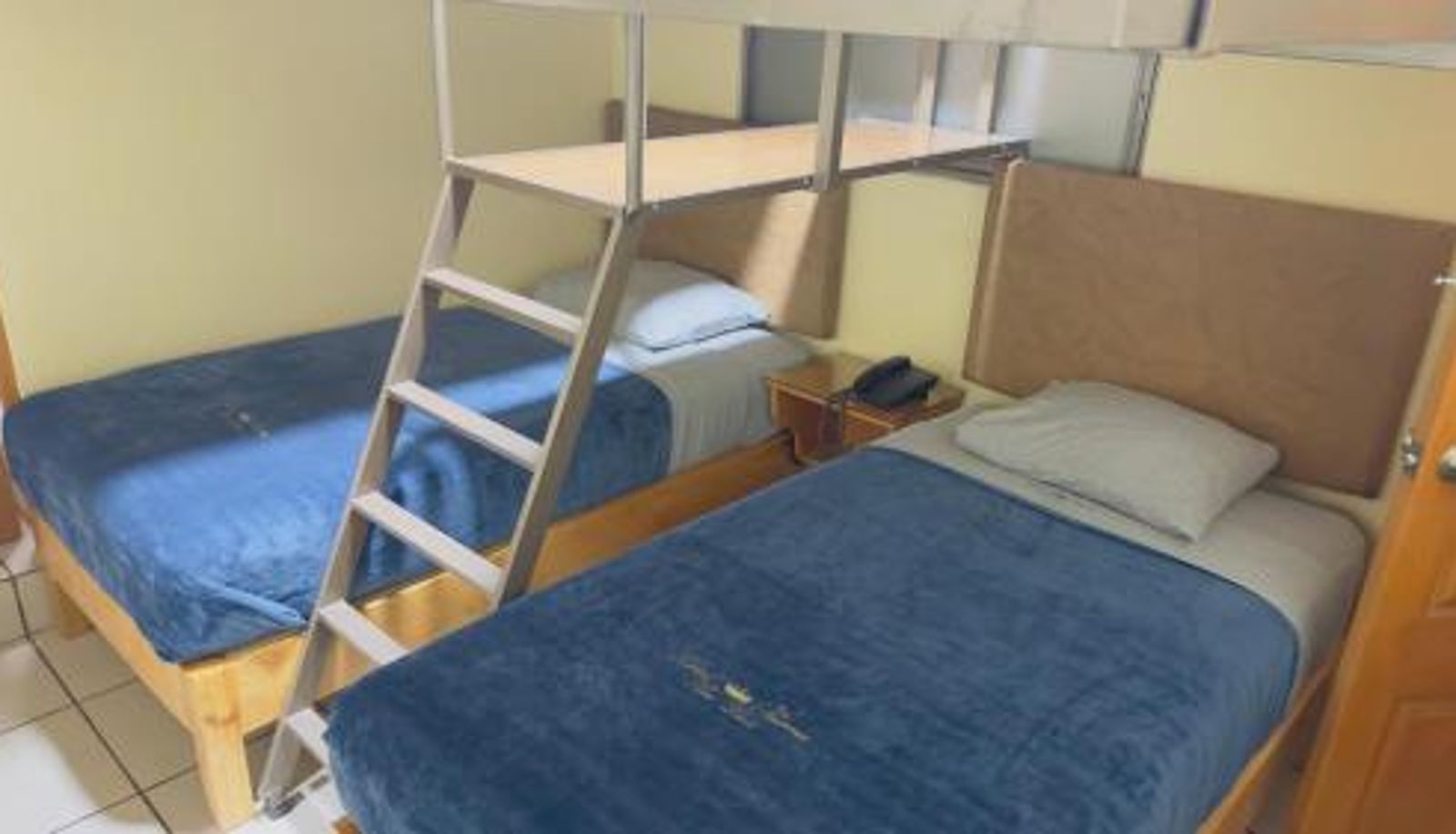 Camera - Hotel 1973