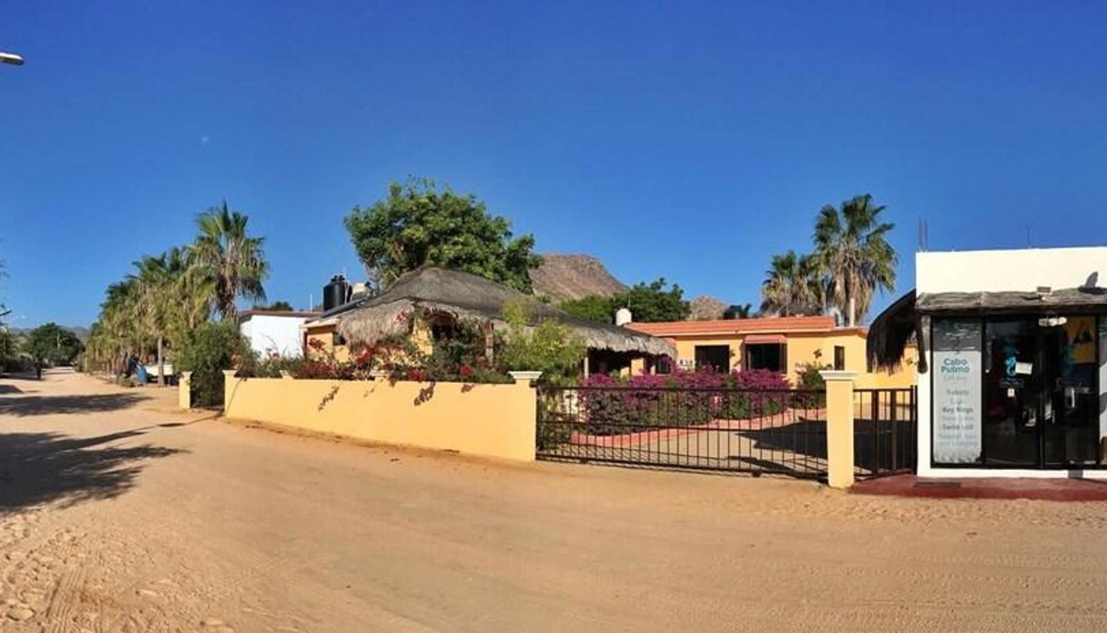 Zewnętrzna część hotelu - Bungalows Cabo Pulmo