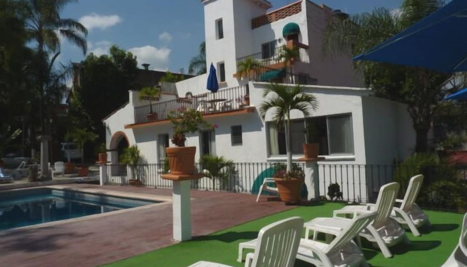 Piscina - Hotel Bajo el Volcan