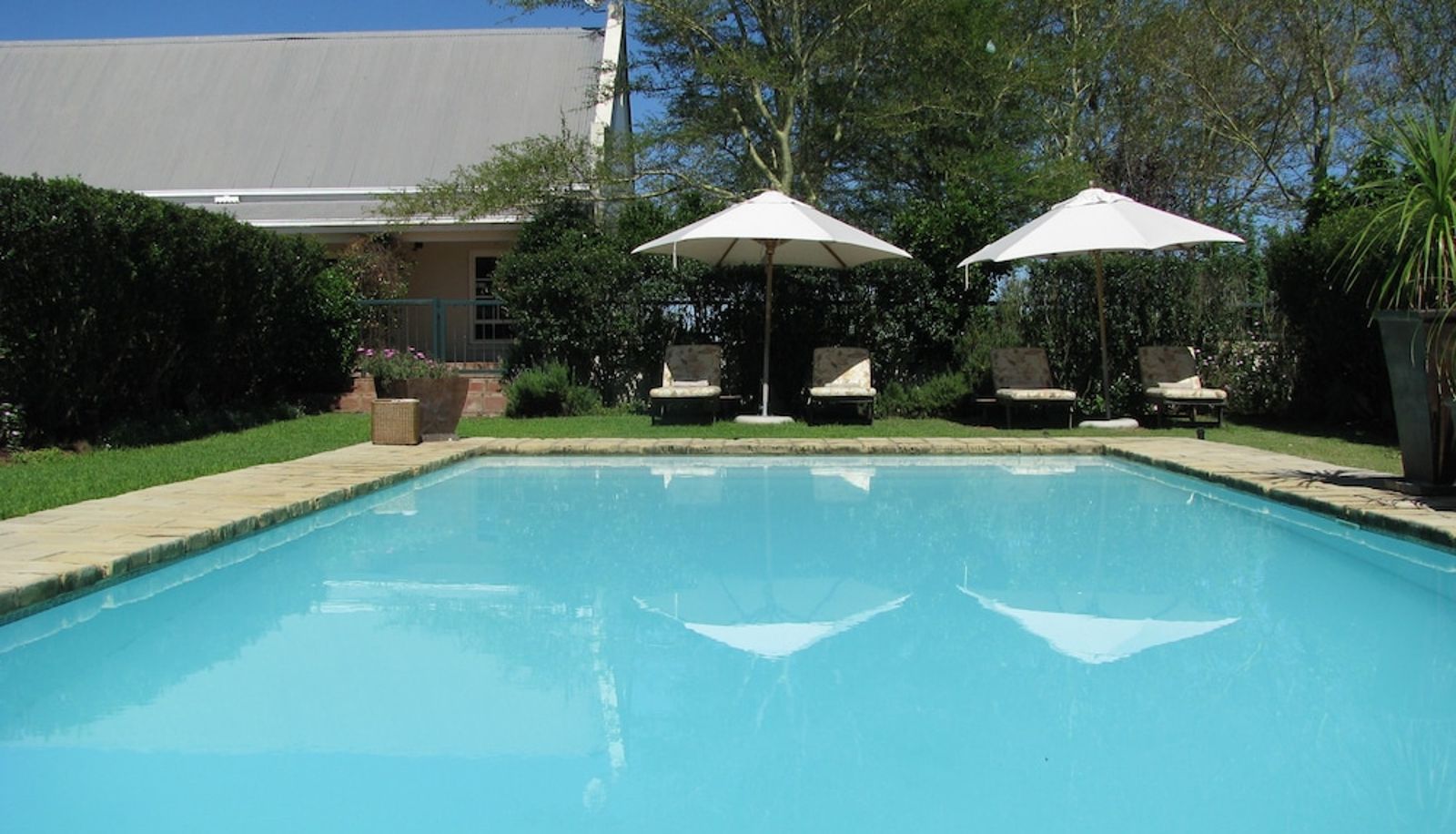 Zwembad - RiverBend Lodge